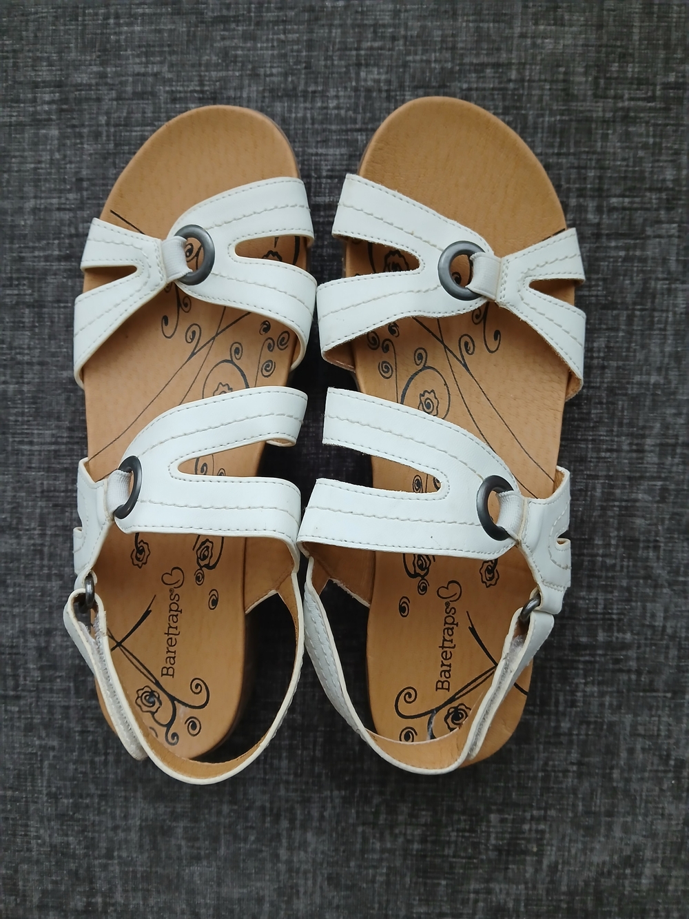 •BareTraps• "JOLLITY" Strappy White Sandal